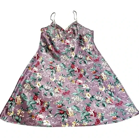 Vintage 90’s purple floral slip dress with a gorgeous floral pattern - Picture 2 of 12